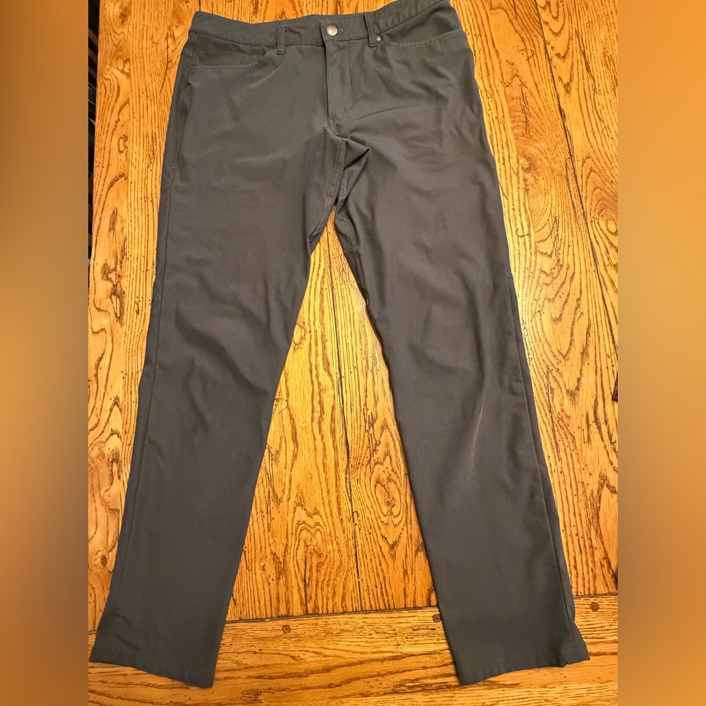 Men’s Lululemon Commission style charcoal  Gray Pants sz 32
